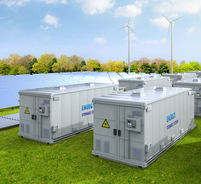 Batteriespeicher im Zusammenspiel mit steuerbaren Erzeugern